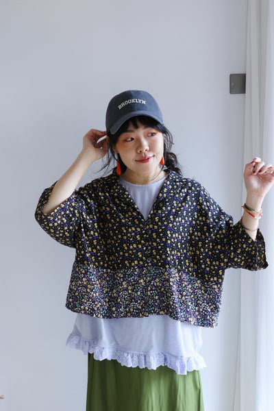𓏭花柄拼接涼感Ｖ領襯衫罩衫19