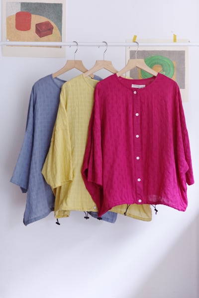 方格緹花下擺抽繩罩衫上衣1