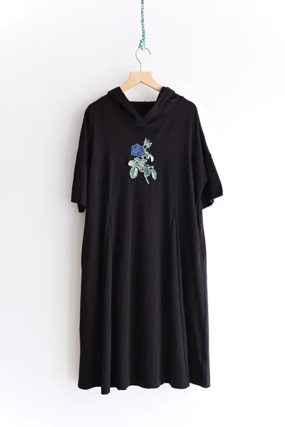 𓏭薔薇刺繡裁片拼接連帽洋裝15