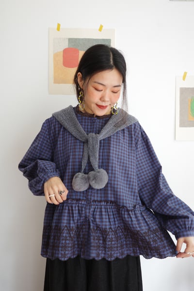 𓏭蕾絲花邊刺繡壓摺上衣14