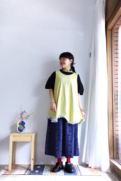 𓏭小花邊紗不規則下擺無袖上衣5