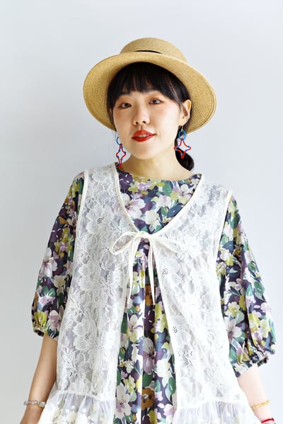 𓏭花朵蕾絲小裙擺繫帶背心11