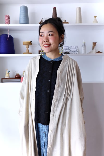 𓏭V字領壓摺開襟純色洋裝17