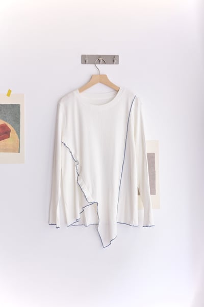 𓏭木耳邊點綴不規則下擺螺紋上衣22