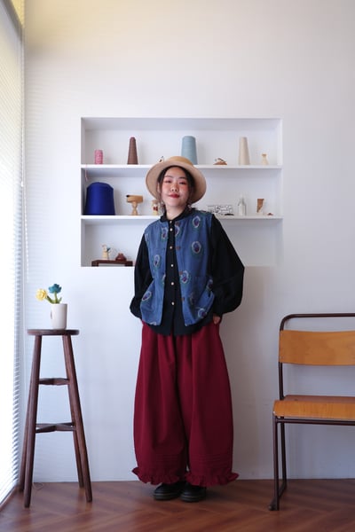 𓏭立體毛邊緹花開襟背心4