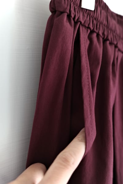 𓏭立體拼接剪裁壓摺寬褲20