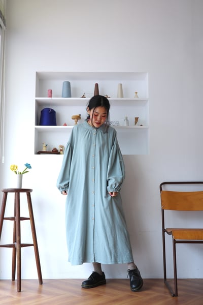 𓏭木耳立領空氣袖純色洋裝12