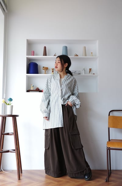 𓏭褲管反折抽鬚大口袋工作褲8