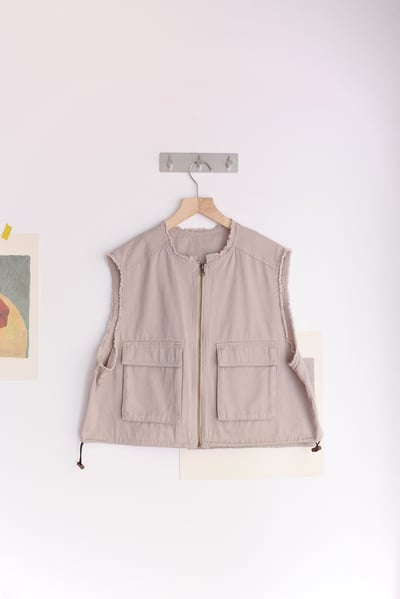 抽鬚下擺可調大口袋背心1