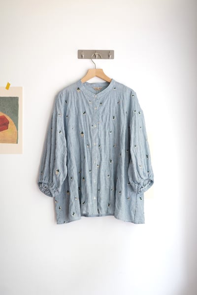 𓏭小花柄刺繡直紋泡泡格襯衫21