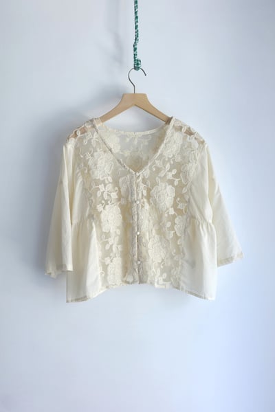 𓏭纏繞花朵刺繡Ｖ領開襟罩衫23