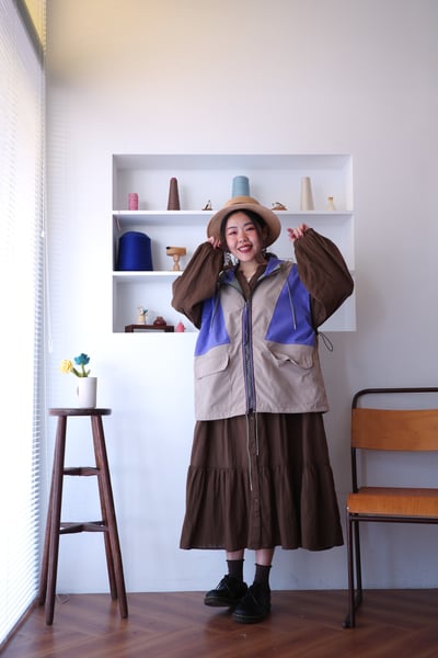 𓏭精緻緹花布料車線魚尾開襟洋裝8