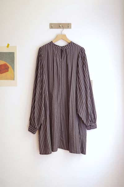 𓏭份量感優雅抓摺袖直紋緹花上衣25