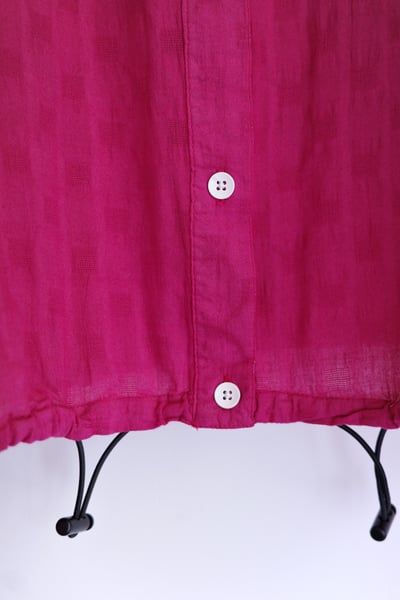 方格緹花下擺抽繩罩衫上衣23