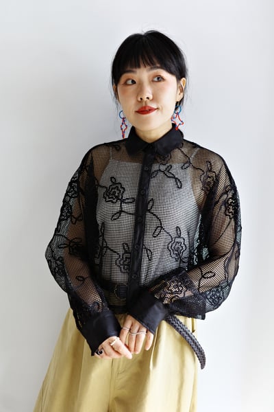 𓏭纏繞花朵短版網格襯衫7