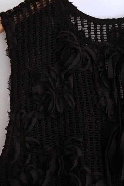 𓏭纏繞花朵洞洞繫帶背心24