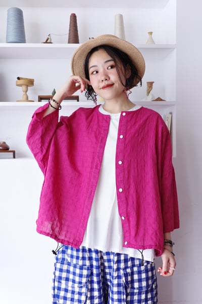 方格緹花下擺抽繩罩衫上衣7