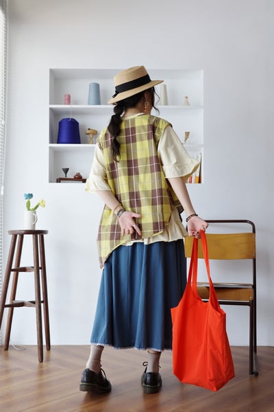 不對稱墜下擺格紋背心10