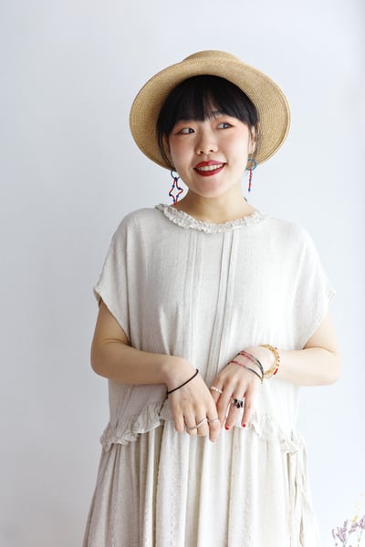 𓏭木耳滾邊壓褶法式袖洋裝8