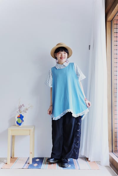 𓏭小花邊紗不規則下擺無袖上衣4