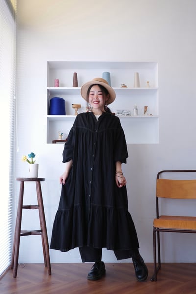 𓏭精緻緹花布料車線魚尾開襟洋裝13