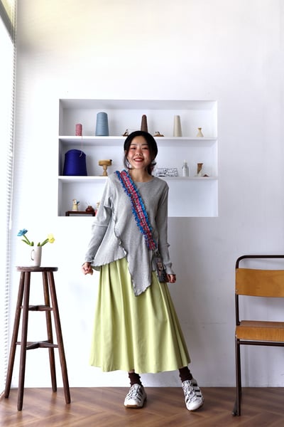 𓏭木耳邊點綴不規則下擺螺紋上衣12