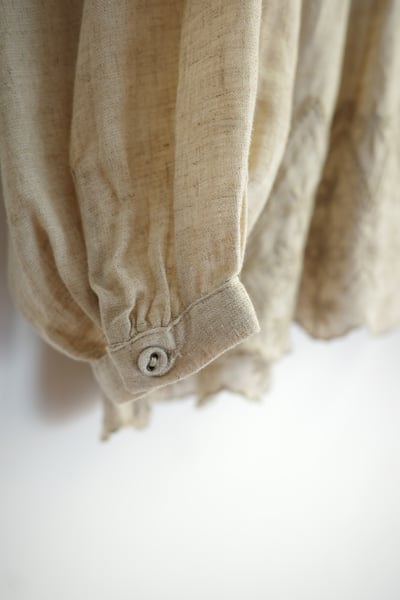 𓏭蕾絲花邊刺繡壓摺上衣22