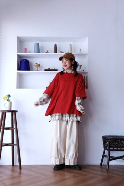 木耳邊點綴前後兩穿純色上衣8