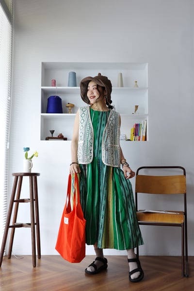 菱格圖紋透紗刺繡Ｖ領背心7