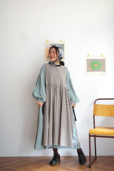 𓏭木耳立領空氣袖純色洋裝2