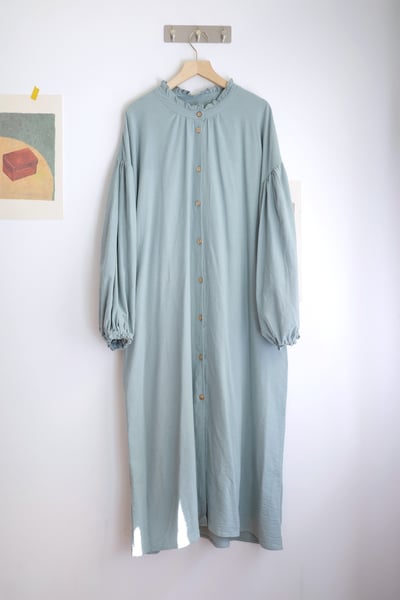 𓏭木耳立領空氣袖純色洋裝21