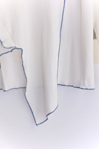 𓏭木耳邊點綴不規則下擺螺紋上衣23