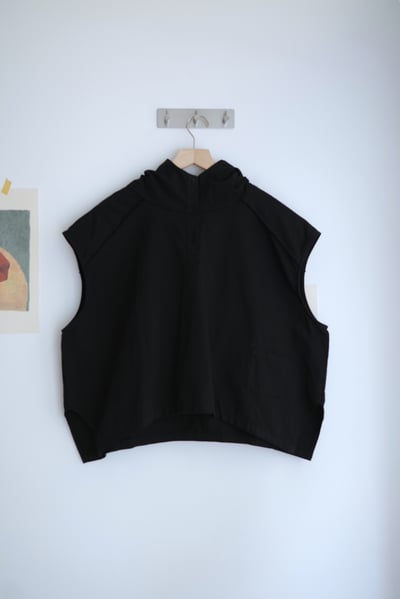 𓏭小布標開衩下擺鬆身連帽背心13