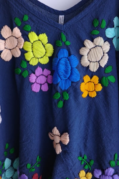 𓏭繽紛花朵刺繡繫帶背心9