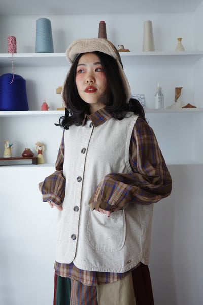 𓏭棒球領混織點圓弧下擺背心15