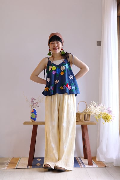 𓏭繽紛花朵刺繡繫帶背心5