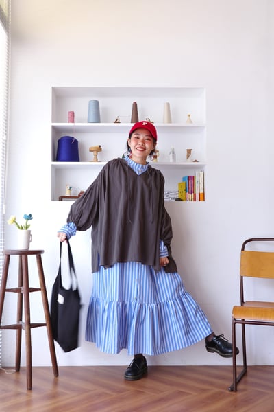 𓏭輕飄飄Ｖ領繫帶抓摺澎袖上衣6