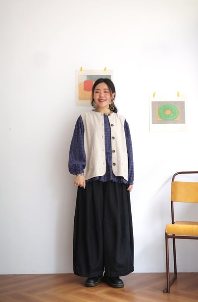 𓏭棒球領混織點圓弧下擺背心5