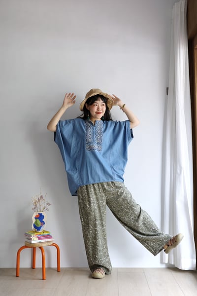 𓏭v領圖騰刺繡裁片拼接上衣9