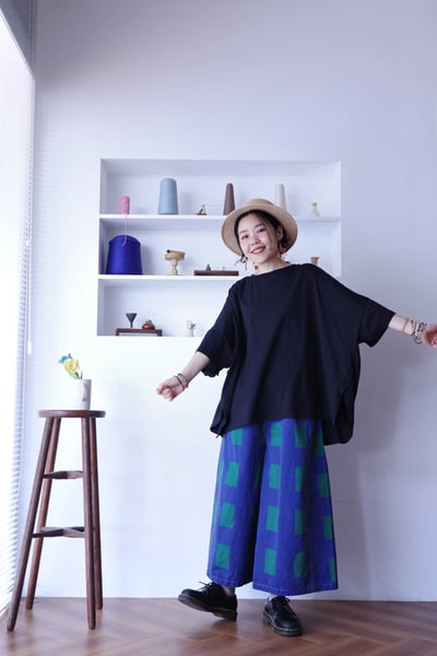 木耳邊點綴前後兩穿純色上衣18