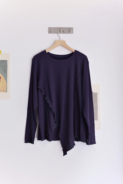 𓏭木耳邊點綴不規則下擺螺紋上衣19