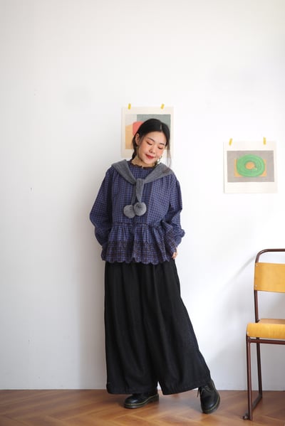 𓏭蕾絲花邊刺繡壓摺上衣8