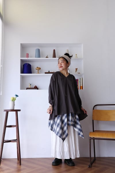 𓏭輕飄飄Ｖ領繫帶抓摺澎袖上衣16