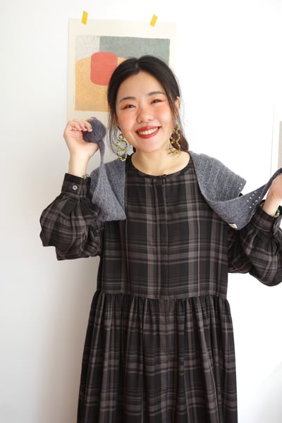 𓏭腰際抓摺格紋開襟洋裝13