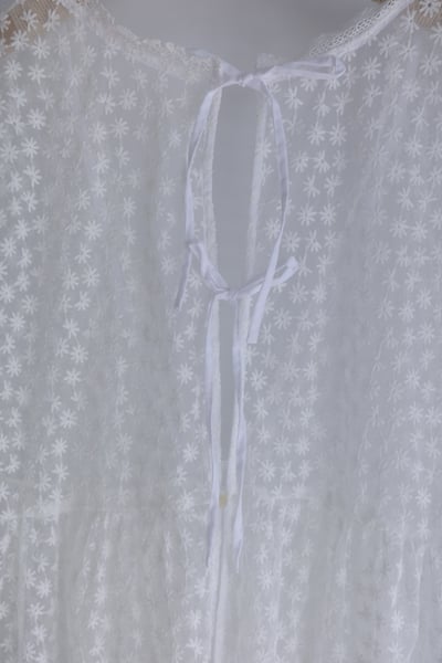 𓏭前後兩穿Ｖ領繫帶花花蕾絲罩衫24