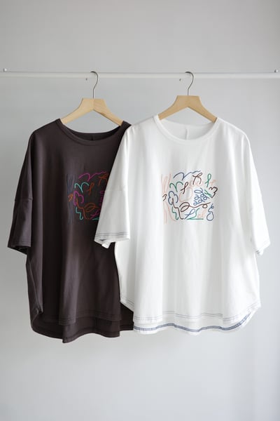 𓏭慵懶線條水果刺繡TEE1