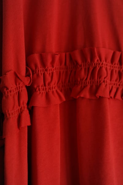 木耳邊點綴前後兩穿純色上衣24