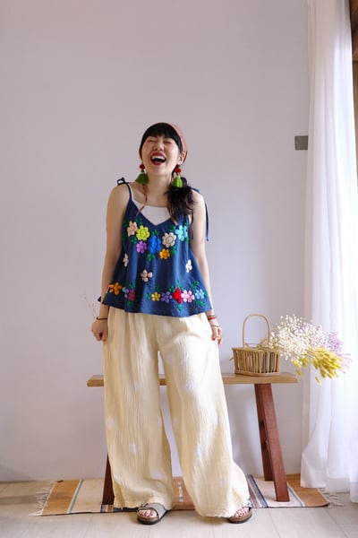 𓏭繽紛花朵刺繡繫帶背心4