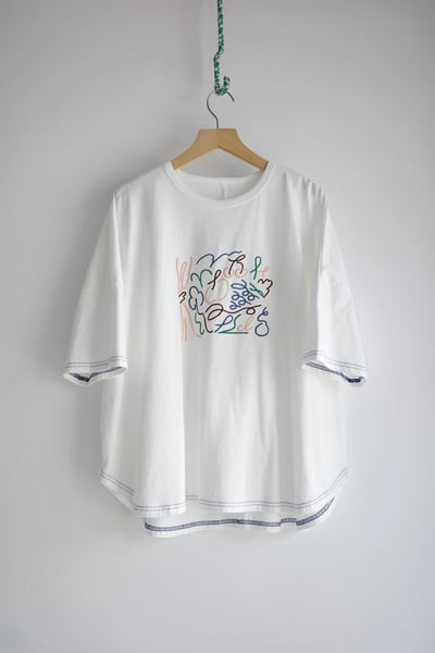 𓏭慵懶線條水果刺繡TEE17