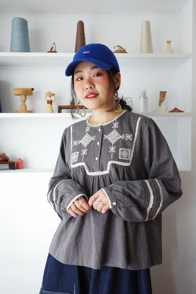 𓏭圖騰刺繡鏤空織帶直紋上衣7